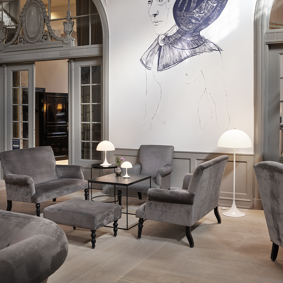 Panthella Ø320 Bordslampa White Opal Acryl