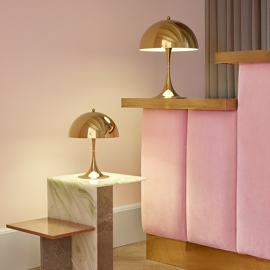 Panthella Ø320 Bordslampa Metalized Brass