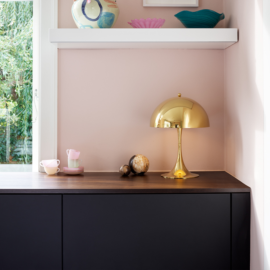 Panthella Ø320 Bordslampa Metalized Brass