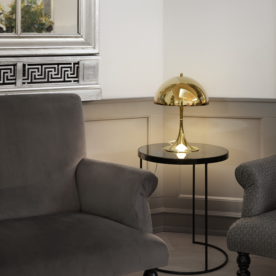 Panthella Ø320 Bordslampa Metalized Brass