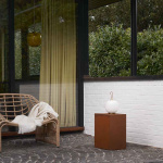 VL45 Radiohus Portable Bordslampa Opal White/Brass VL45 Radiohus Portable Bordslampa Opal White/Brass