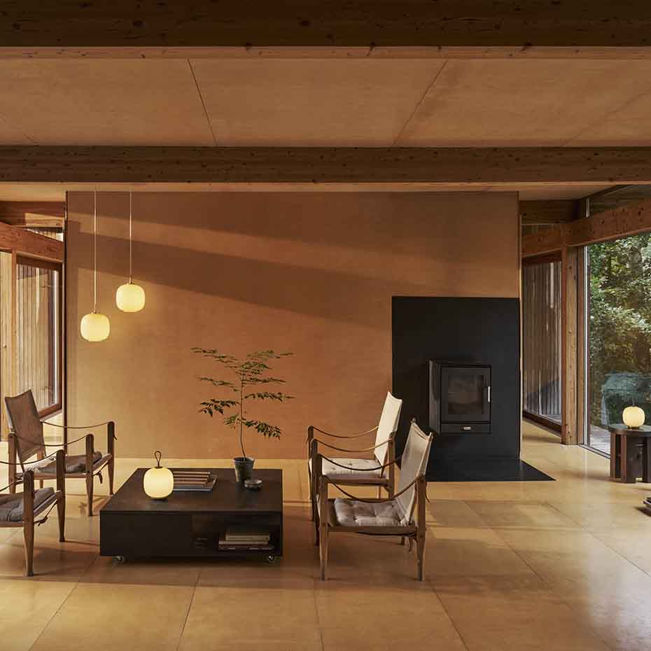 VL45 Radiohus Portable Bordslampa Pale Rose/Brass