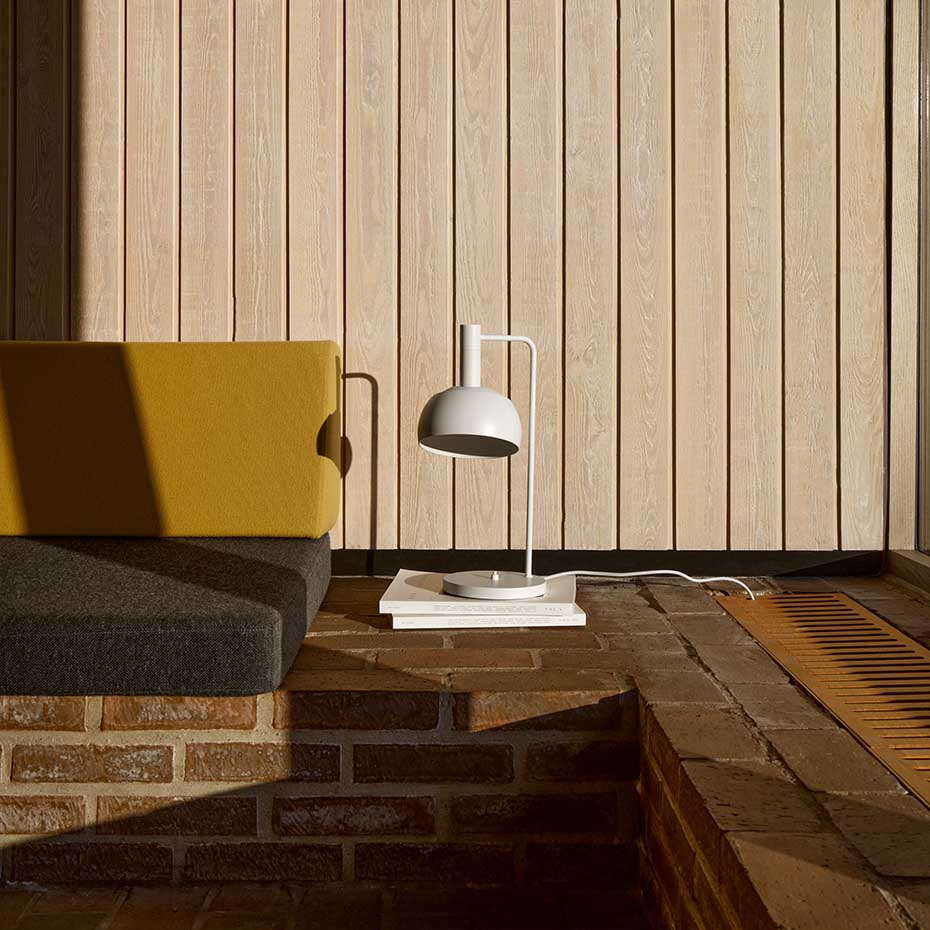 FJ Elements Ø175 Bordslampa White