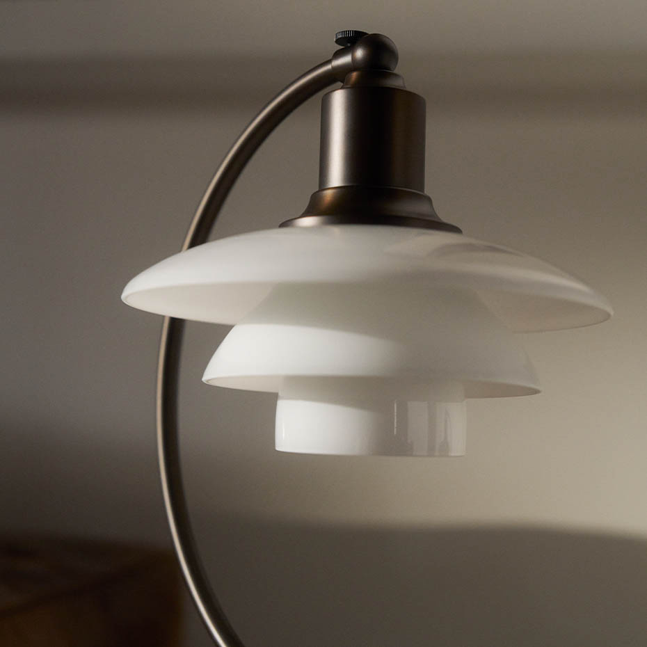 PH 2/2 Luna Bordslampa Aged Brass/Opal Glass