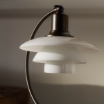 PH 2/2 Luna Bordslampa Aged Brass/Opal Glass PH 2/2 Luna Bordslampa Aged Brass/Opal Glass