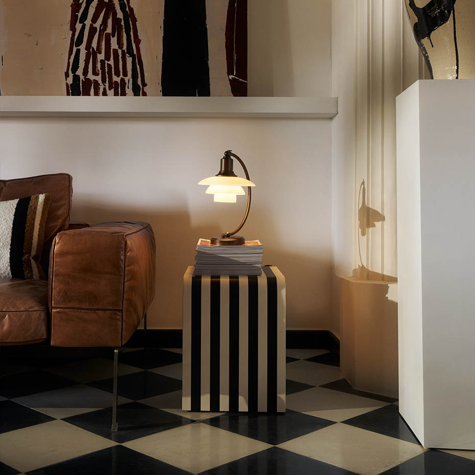 PH 2/2 Luna Bordslampa Aged Brass/Opal Glass