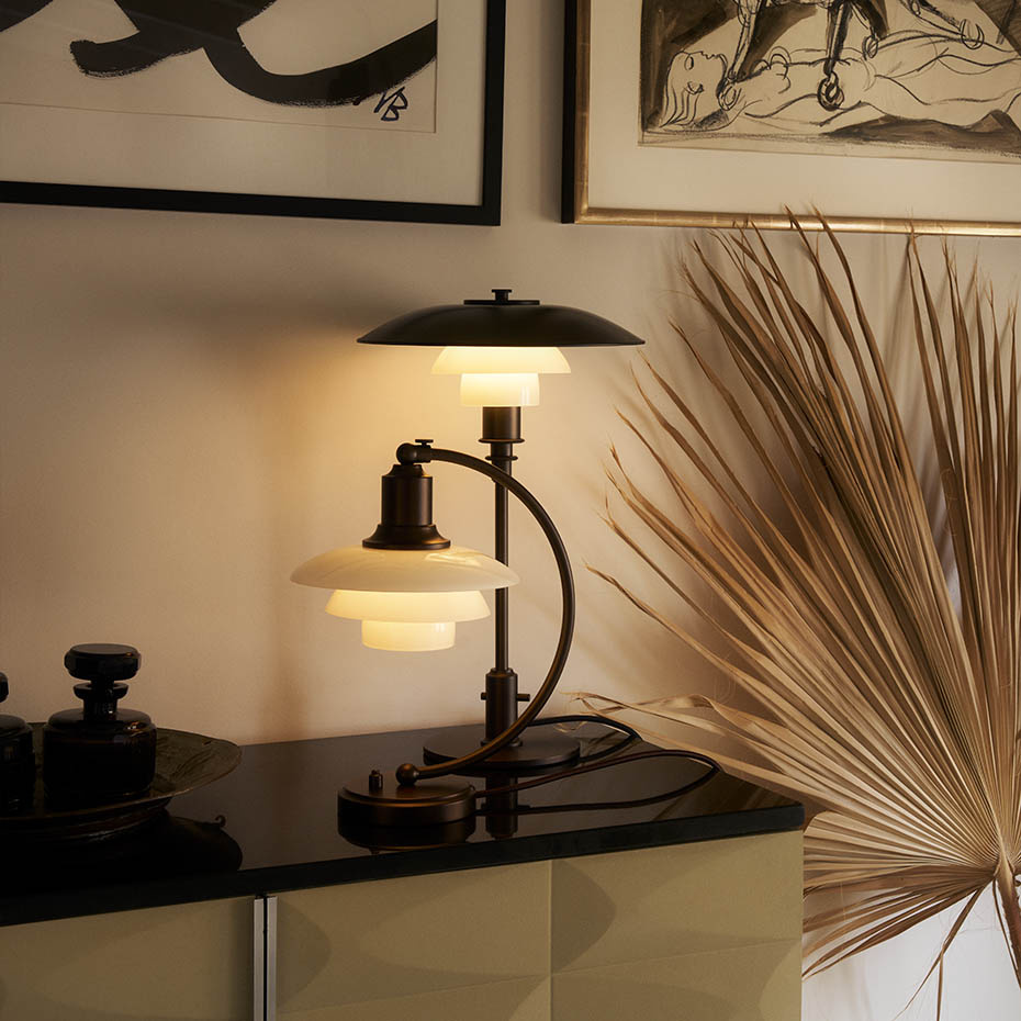 PH 2/2 Luna Bordslampa Aged Brass/Opal Glass