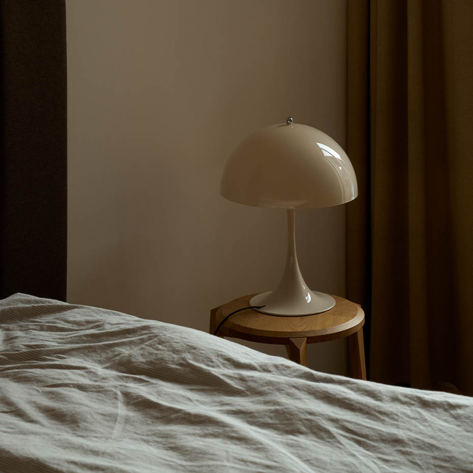 Panthella Ø320 Bordslampa Opal Beige V2