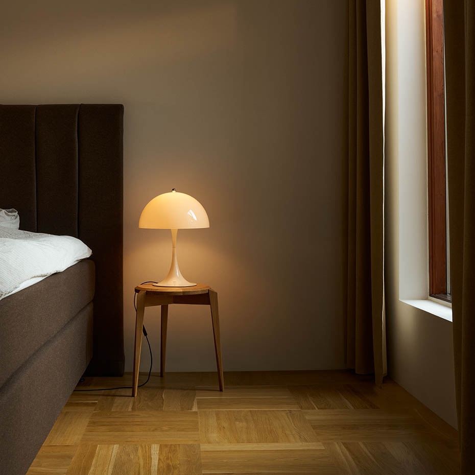 Panthella Ø320 Bordslampa Opal Beige V2