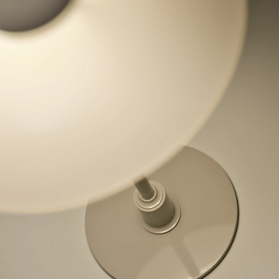 PH 2/1 Bordslampa Glossy Beige