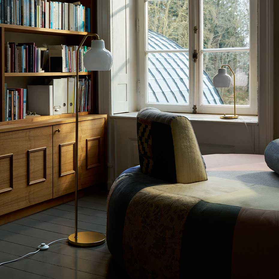 VL Ring Crown Bordslampa Brass/Opal Glass