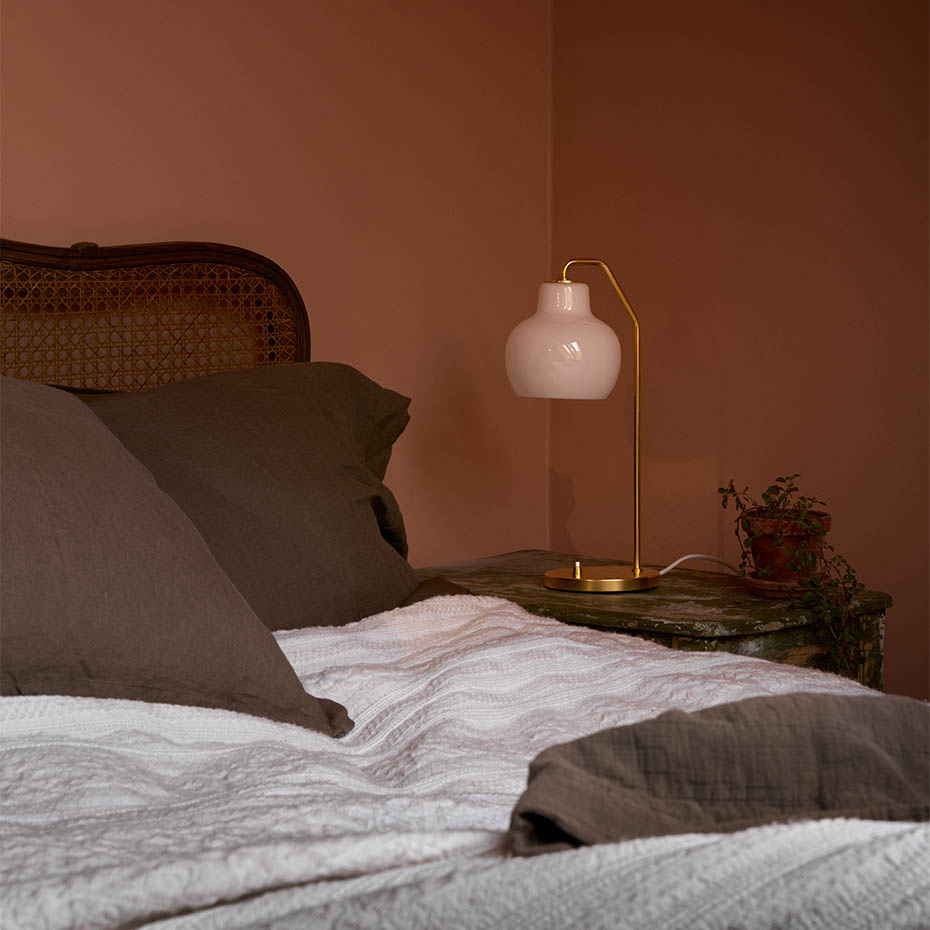 VL Ring Crown Bordslampa Brass/Opal Glass