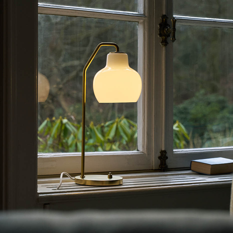 VL Ring Crown Bordslampa Brass/Opal Glass