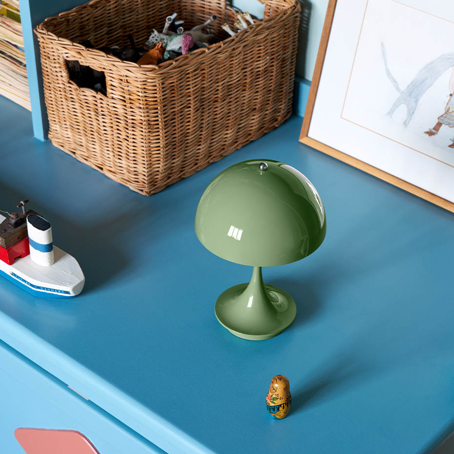 Panthella Ø160 Portable Bordslampa Opaque Burgundy V3