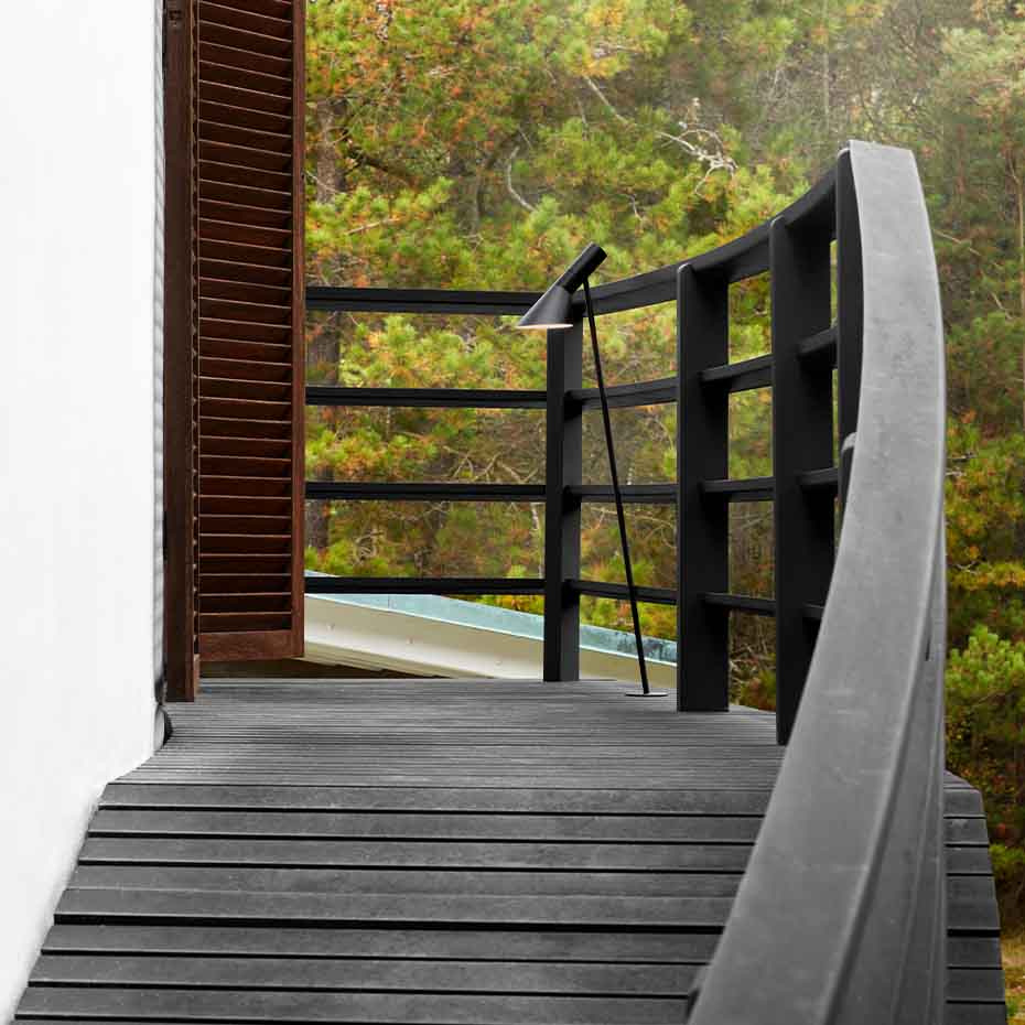 AJ Garden Pollare Long Black Med Fotplatta