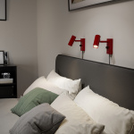 Cato Vägglampa Rubinröd/Mattsvart Cato Vägglampa Rubinröd/Mattsvart