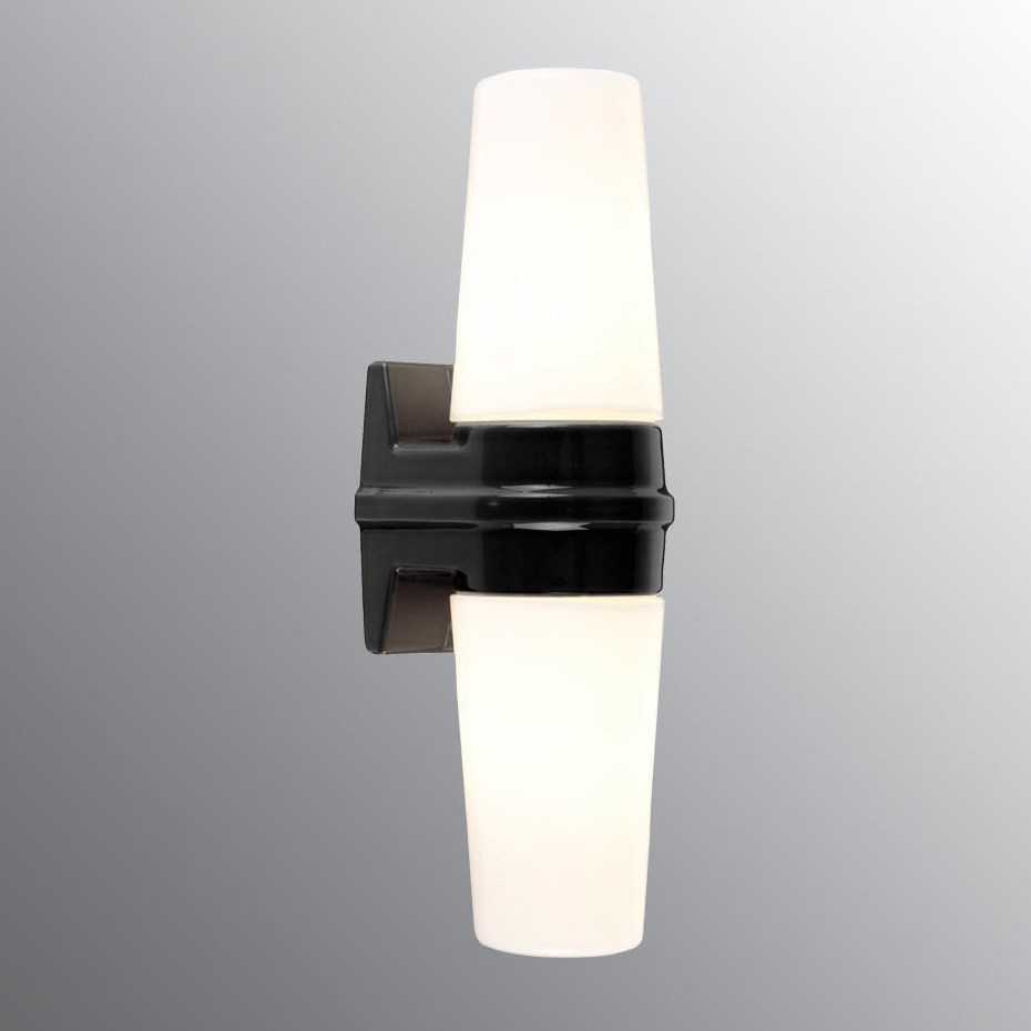 Bernadotte Vägglampa Dubbel Svart IP44
