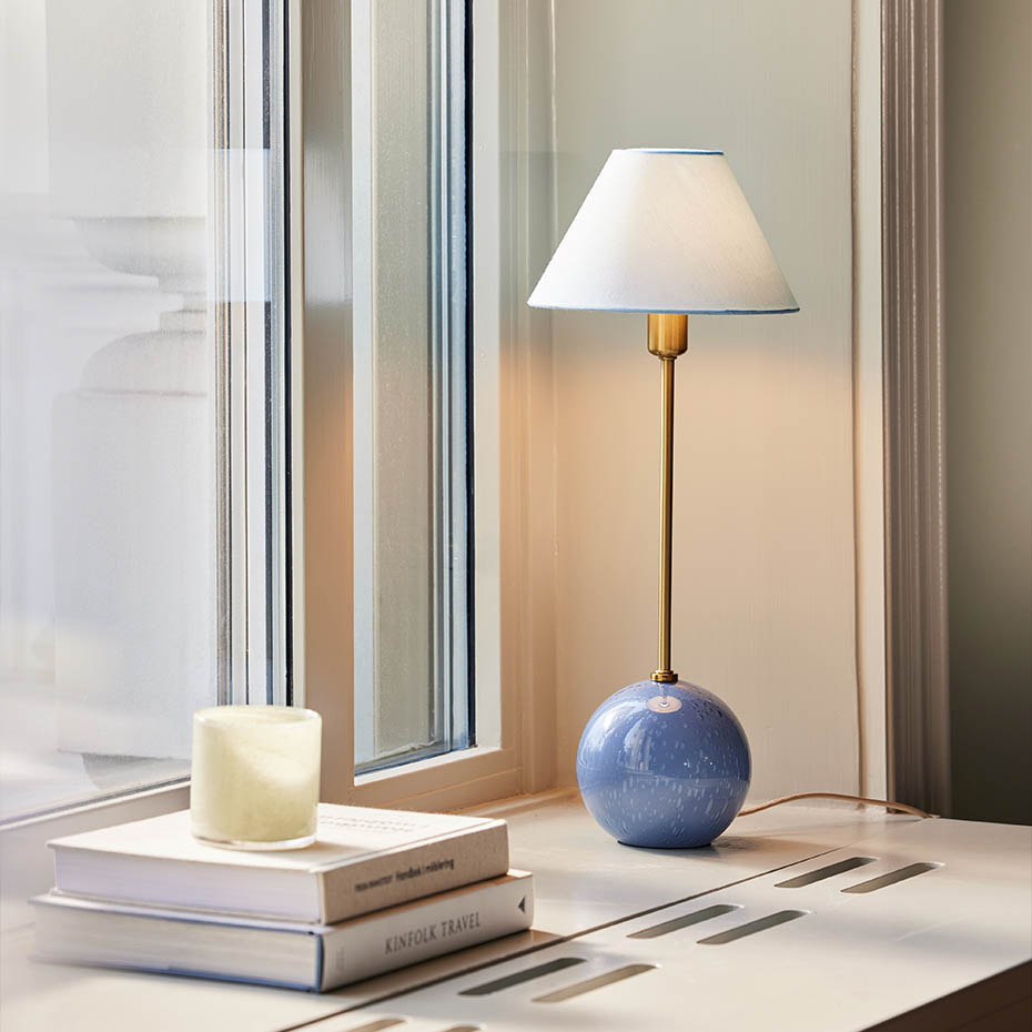 Iris 20 Bordslampa Duvblå