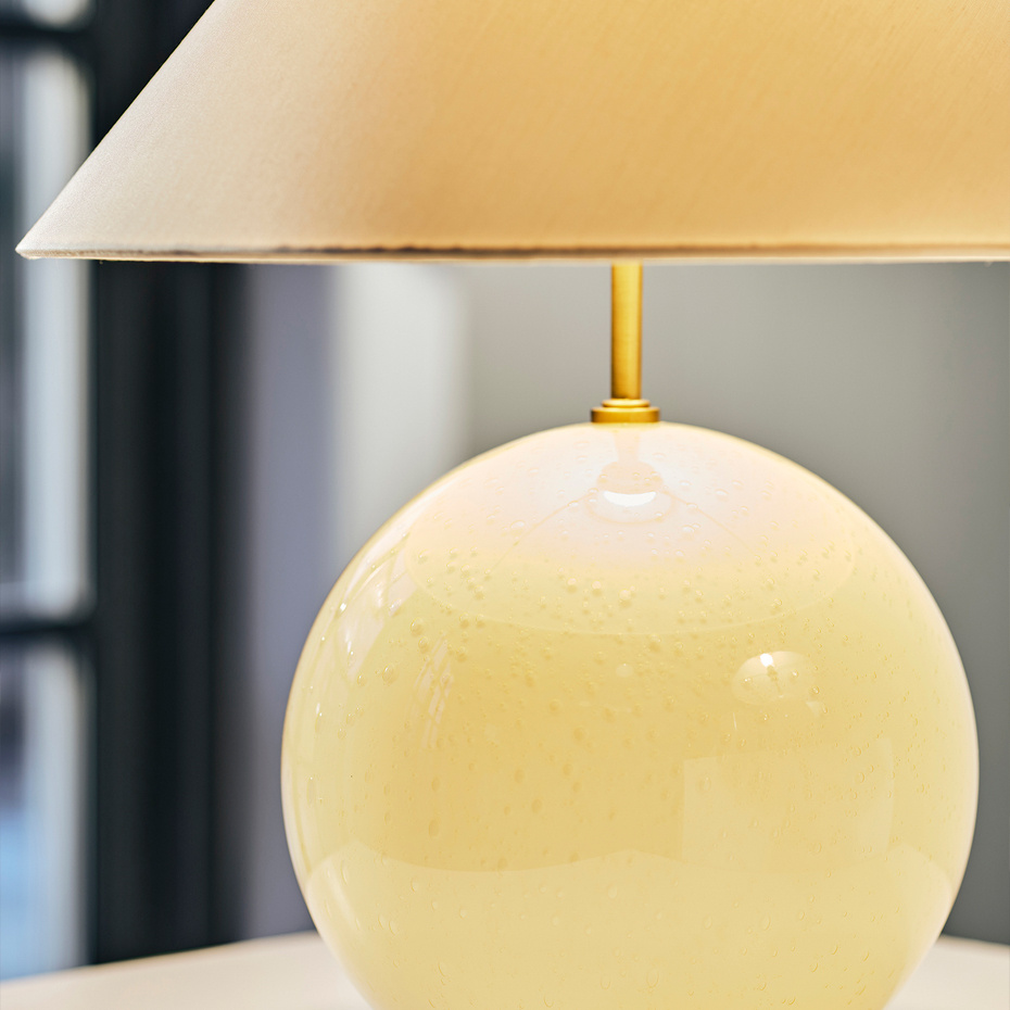 Iris 35 Bordslampa Creme