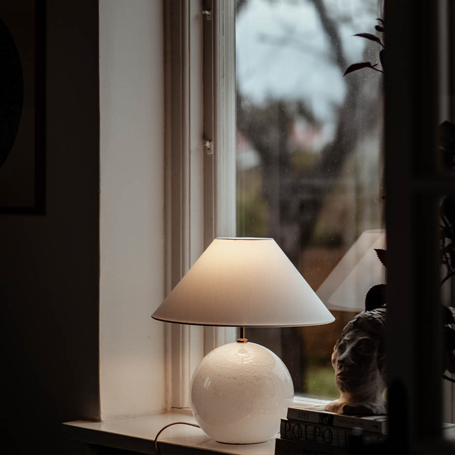 Iris 35 Bordslampa Vit