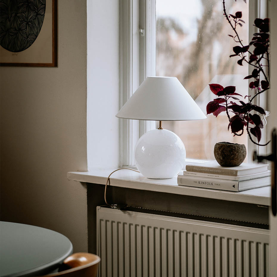 Iris 35 Bordslampa Vit