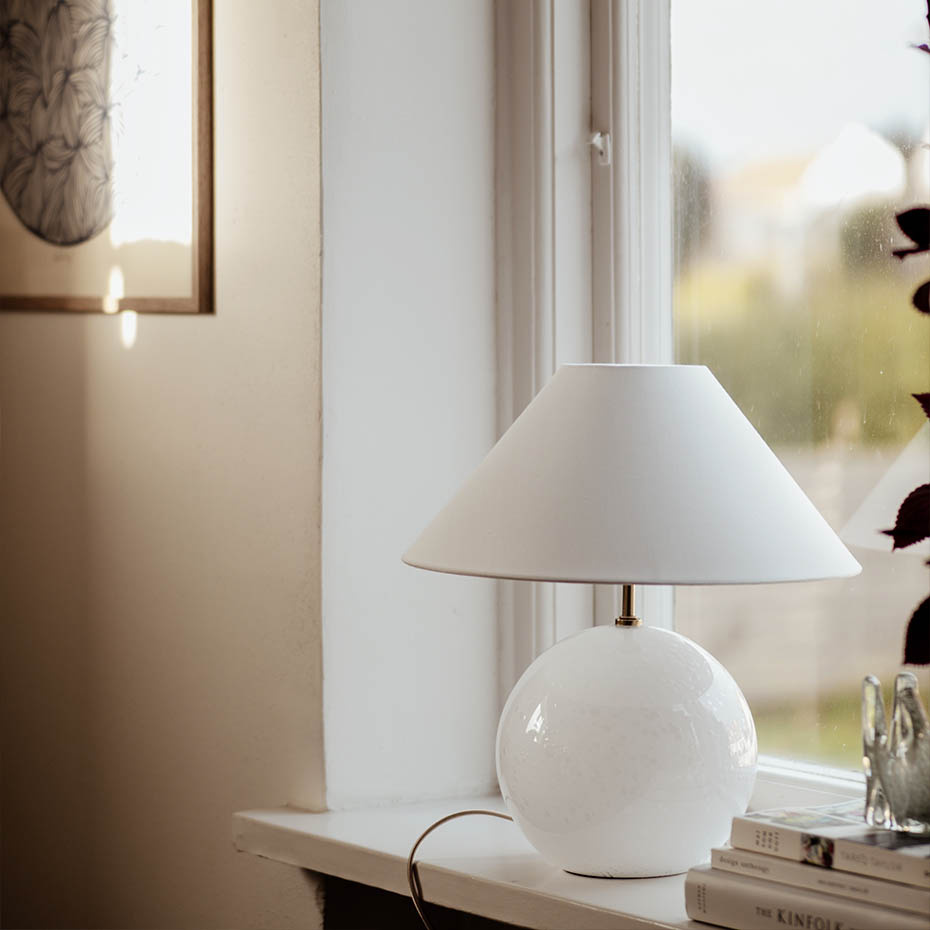 Iris 35 Bordslampa Vit