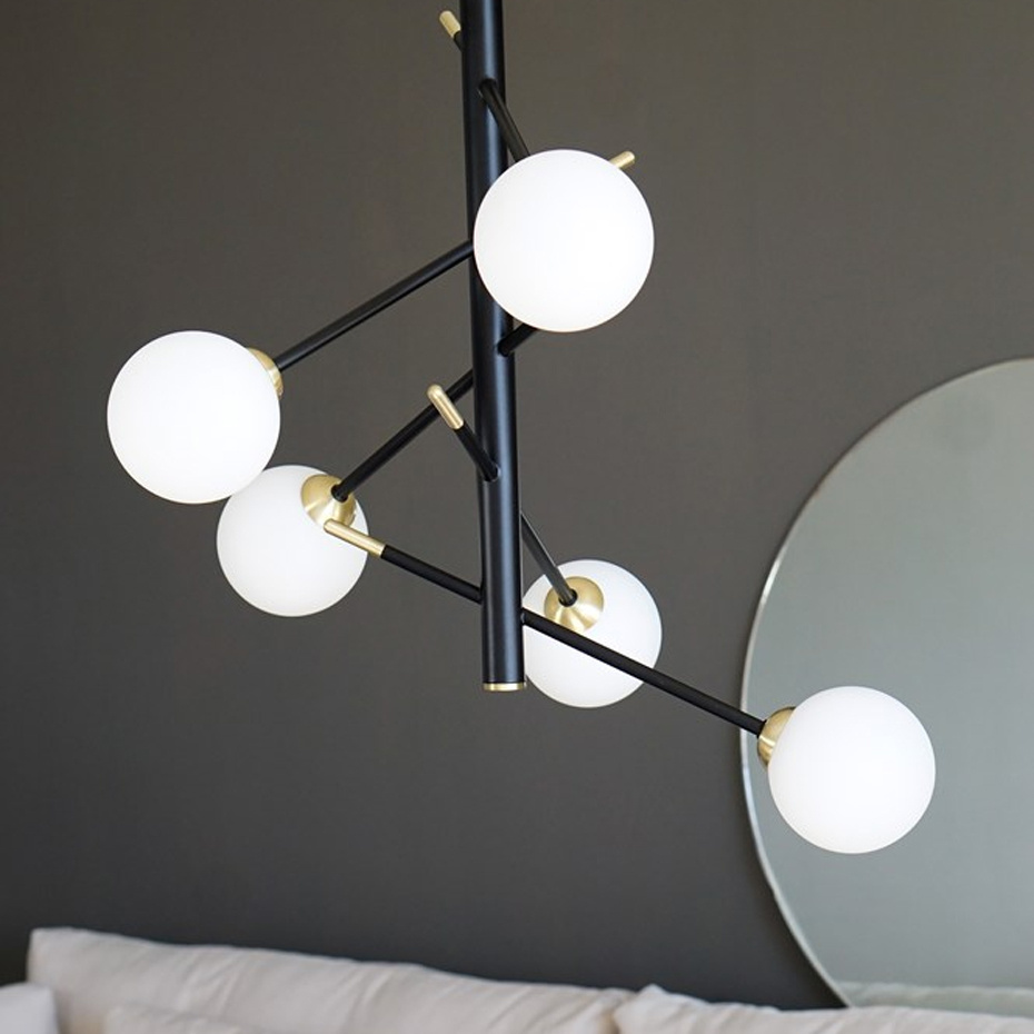 Akrobat Pendel Svart/Matt Mässing/Opalglas