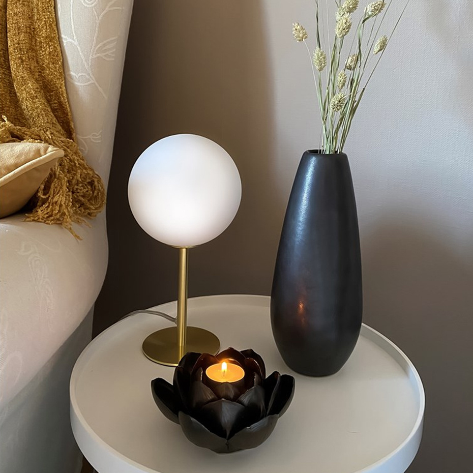 Molekyl Bordslampa Mässing/Opalglas