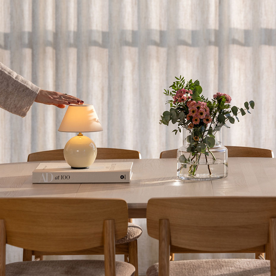 Iris 16 Portabel Bordslampa Creme