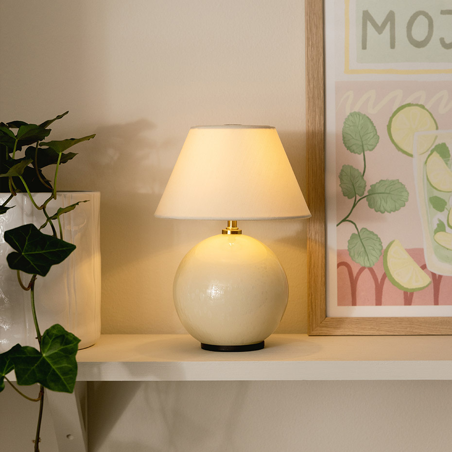 Iris 16 Portabel Bordslampa Creme