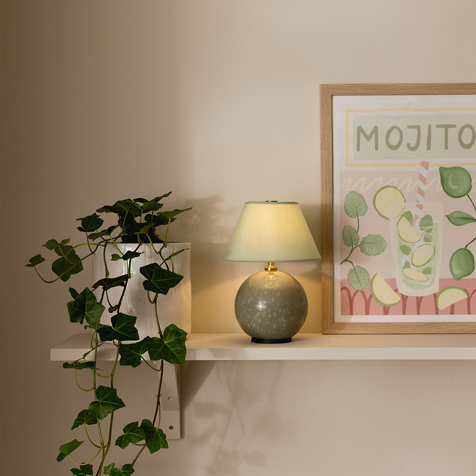 Iris 16 Portabel Bordslampa Grön