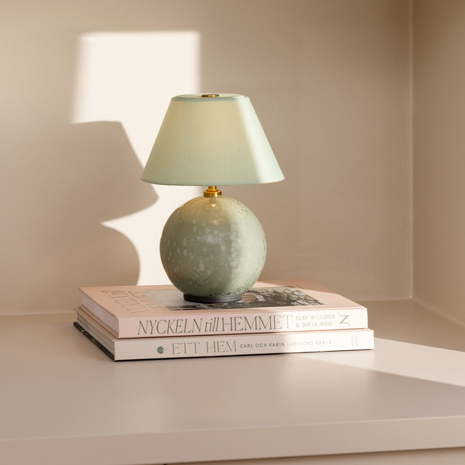 Iris 16 Portabel Bordslampa Grön