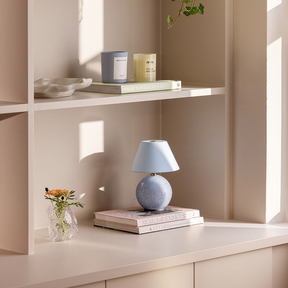 Iris 16 Portabel Bordslampa Duvblå