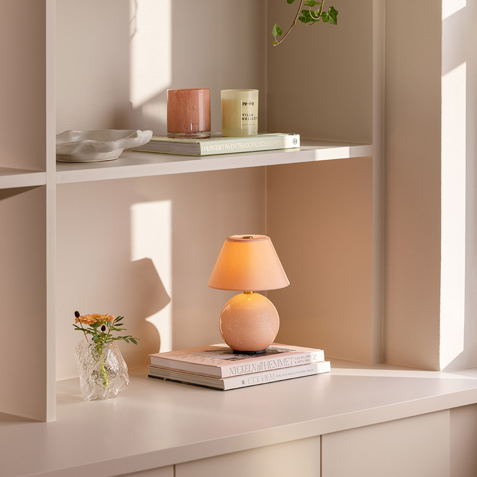 Iris 16 Portabel Bordslampa Blush