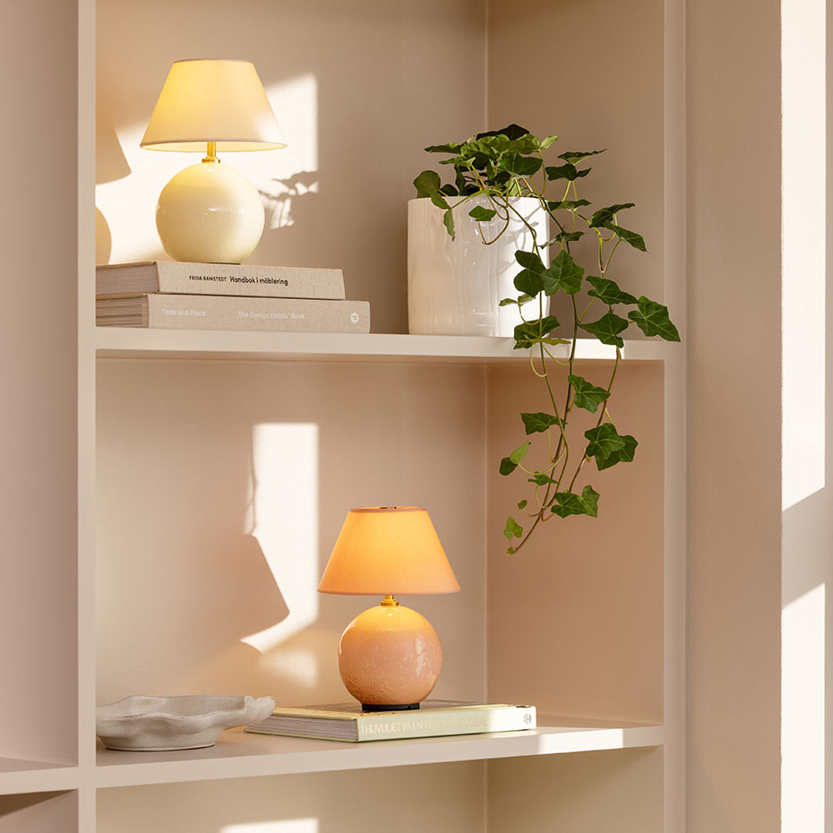 Iris 16 Portabel Bordslampa Blush