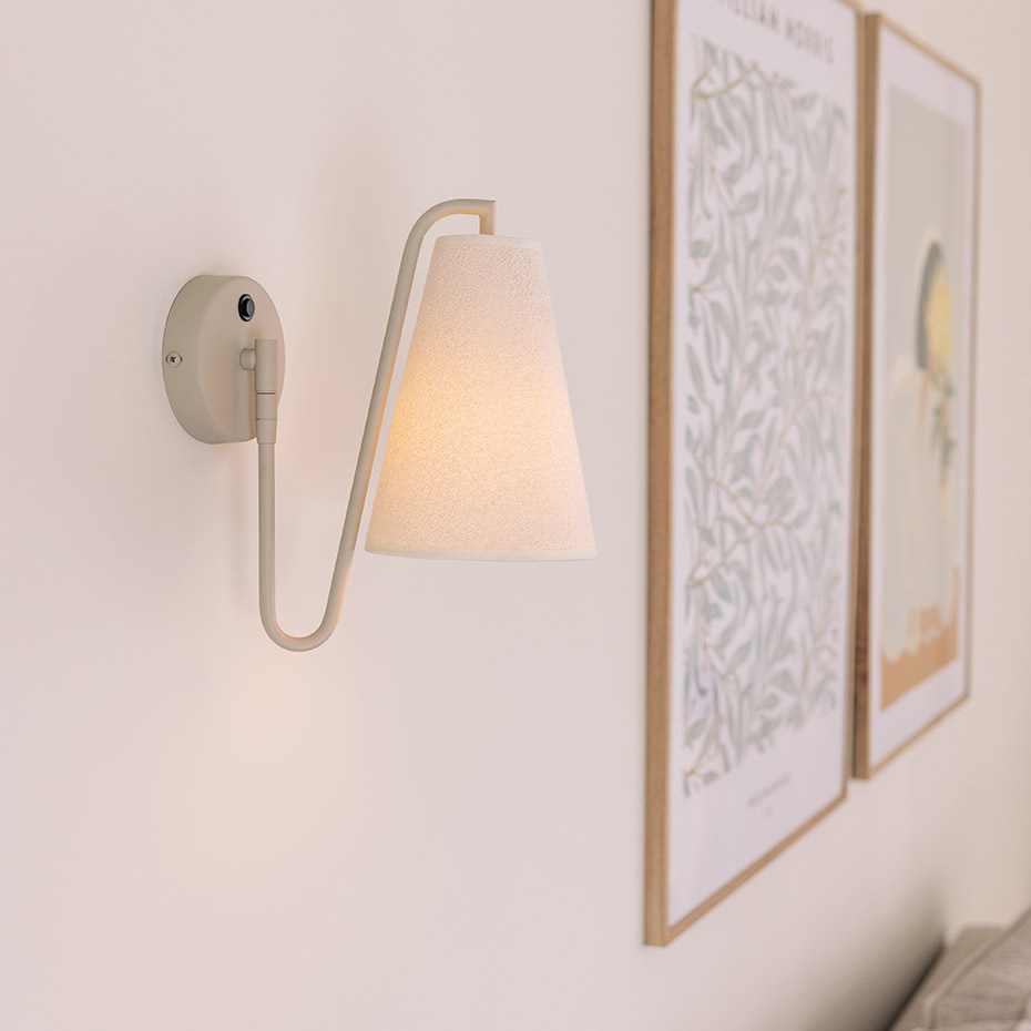 Lou Vägglampa Vit Bouclé/Svart