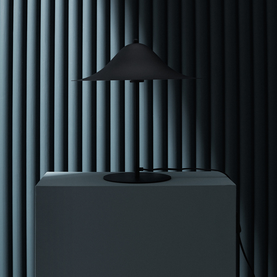 Hans 40 Bordslampa Black