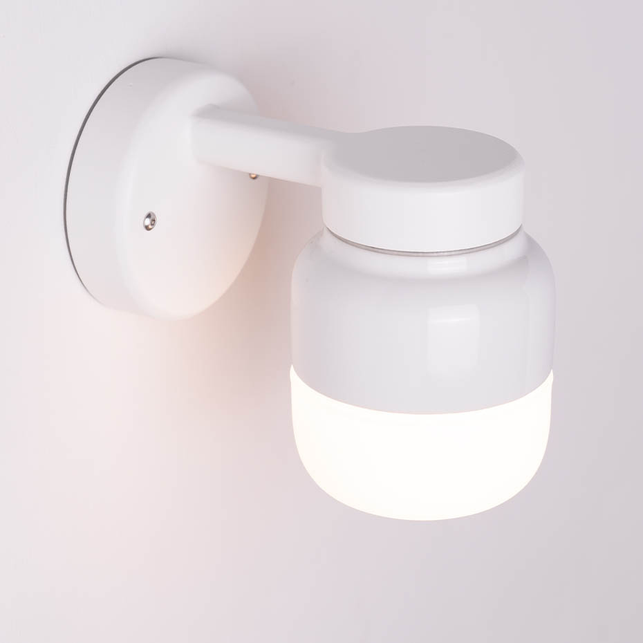 Ohm Vägglampa 100/150 Vit/Opalglas IP44