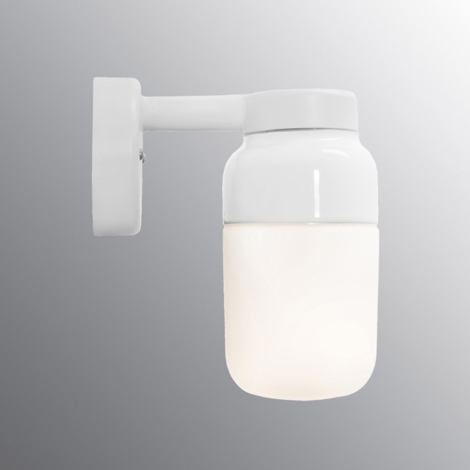 Ohm Vägglampa 100/210 Vit/Opalglas IP44