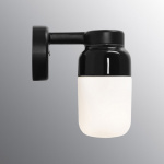 Ohm Vägglampa 100/210 Svart/Opalglas IP44 Ohm Vägglampa 100/210 Svart/Opalglas IP44