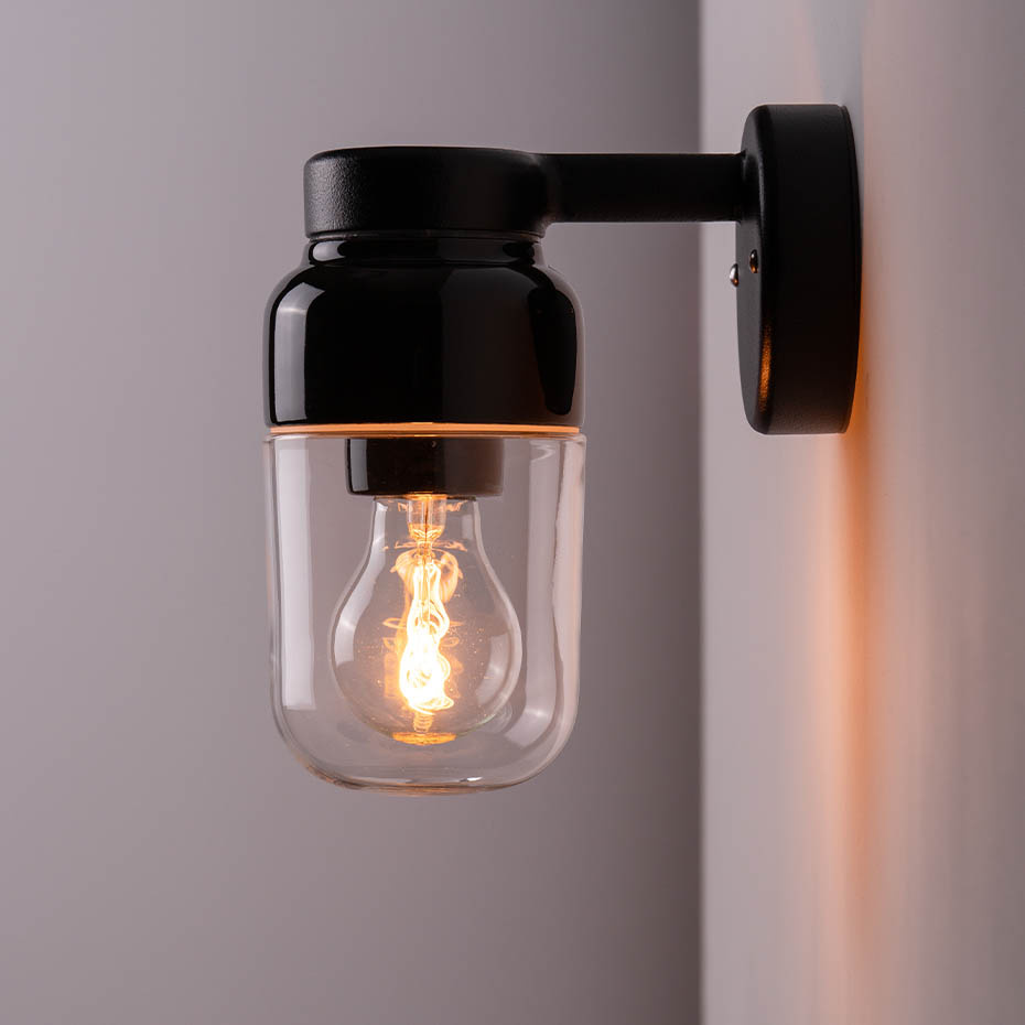 Ohm Vägglampa 100/210 Svart/Klarglas IP44