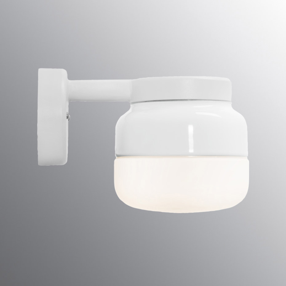 Ohm Vägglampa 140/150 Vit/Opalglas IP44