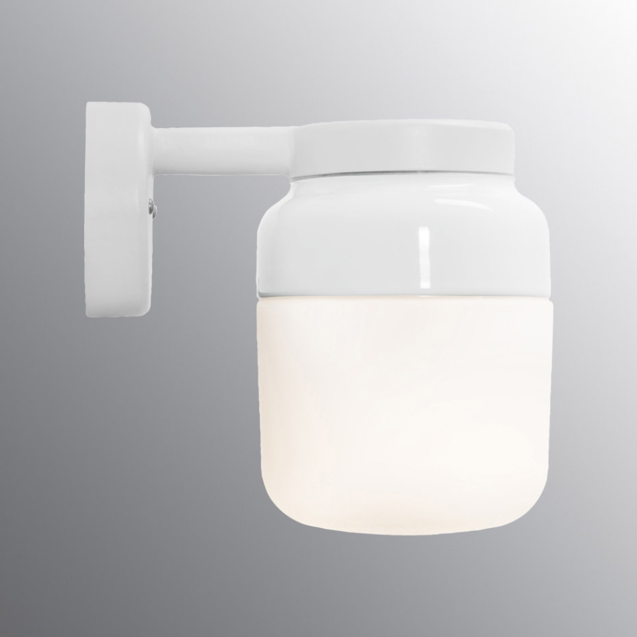 Ohm Vägglampa 140/205 Vit/Opalglas IP44