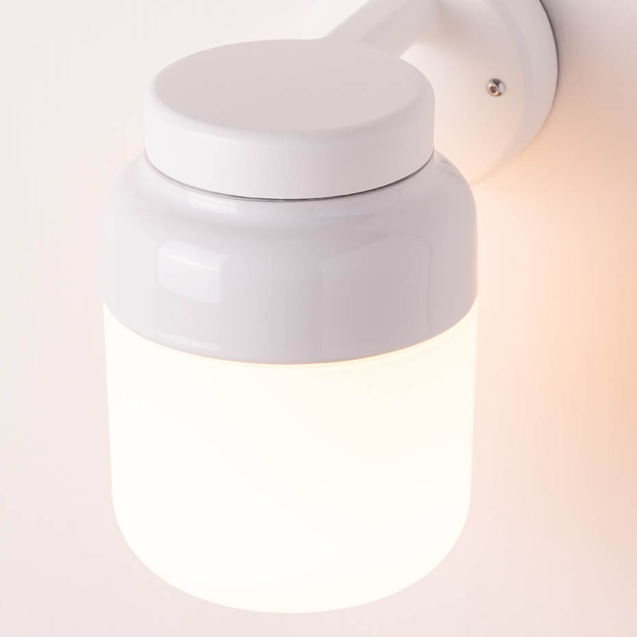 Ohm Vägglampa 140/205 Vit/Opalglas IP44