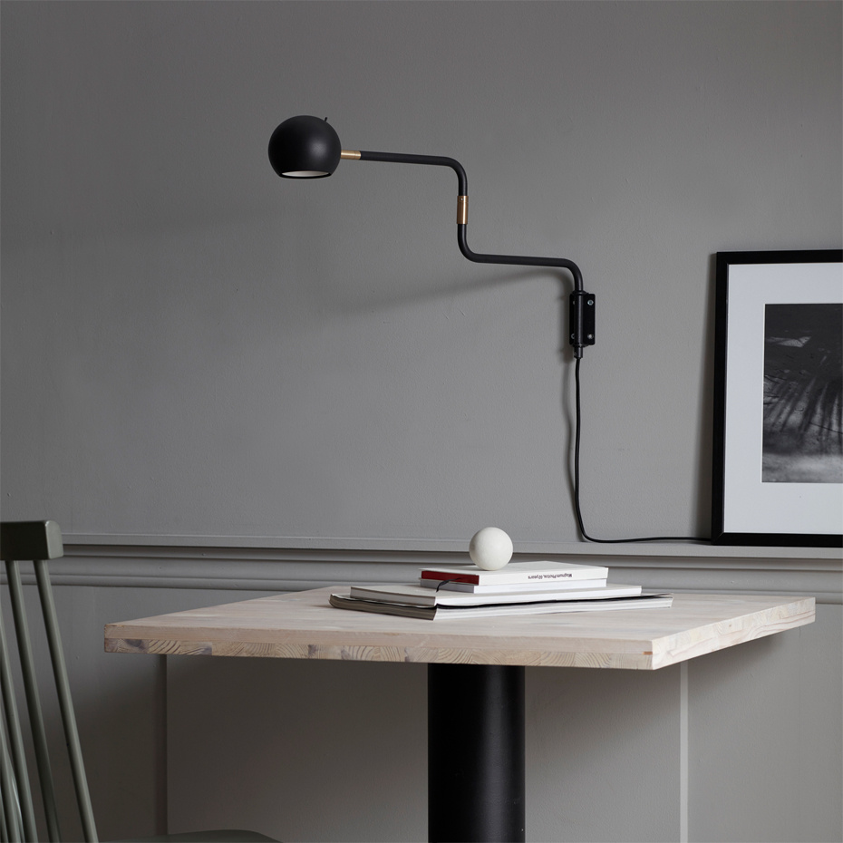 YES! 62 Vägglampa Beige/Mässing