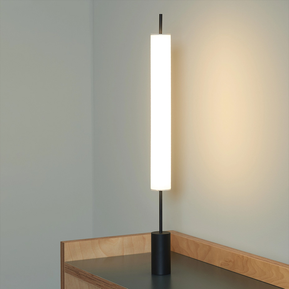 Hono A16 Bordslampa Matt Black/White