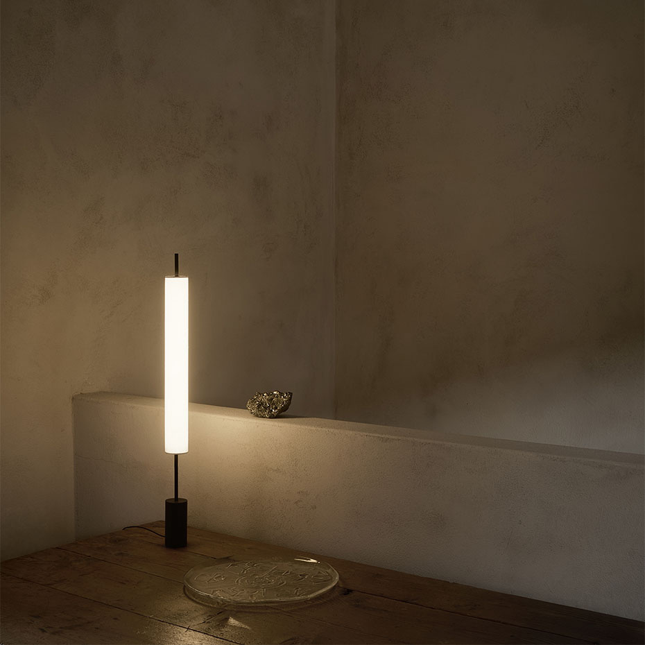 Hono A16 Bordslampa Matt Black/White