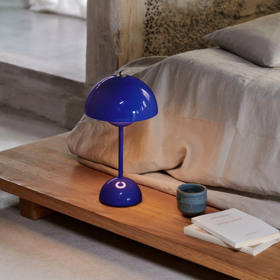 Flowerpot Bordslampa VP9 Portable Magnetic Charger Cobalt Blue