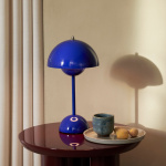 Flowerpot Bordslampa VP9 Portable Magnetic Charger Cobalt Blue Flowerpot Bordslampa VP9 Portable Magnetic Charger Cobalt Blue