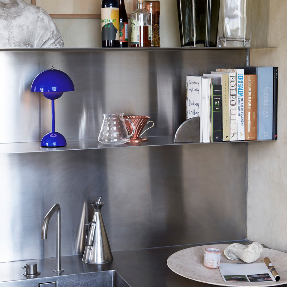 Flowerpot Bordslampa VP9 Portable Magnetic Charger Cobalt Blue